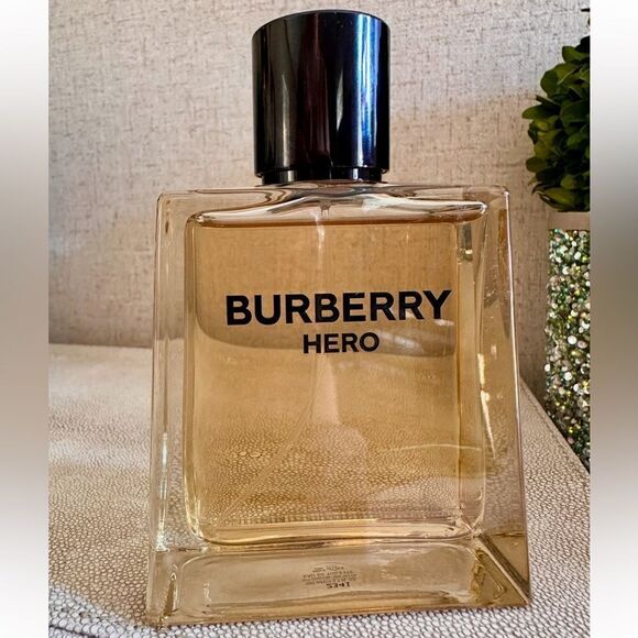 Burberry Hero Eau de Toilette - Strength, Sophistication & Timeless Appe… - Picture 3 of 17